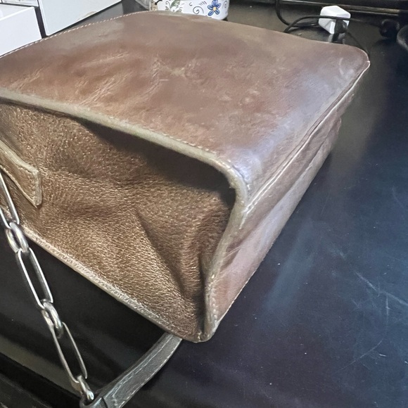 Mark Cross vintage leather cross body bag in chocolate brown. Zip top. - Picture 15 of 16